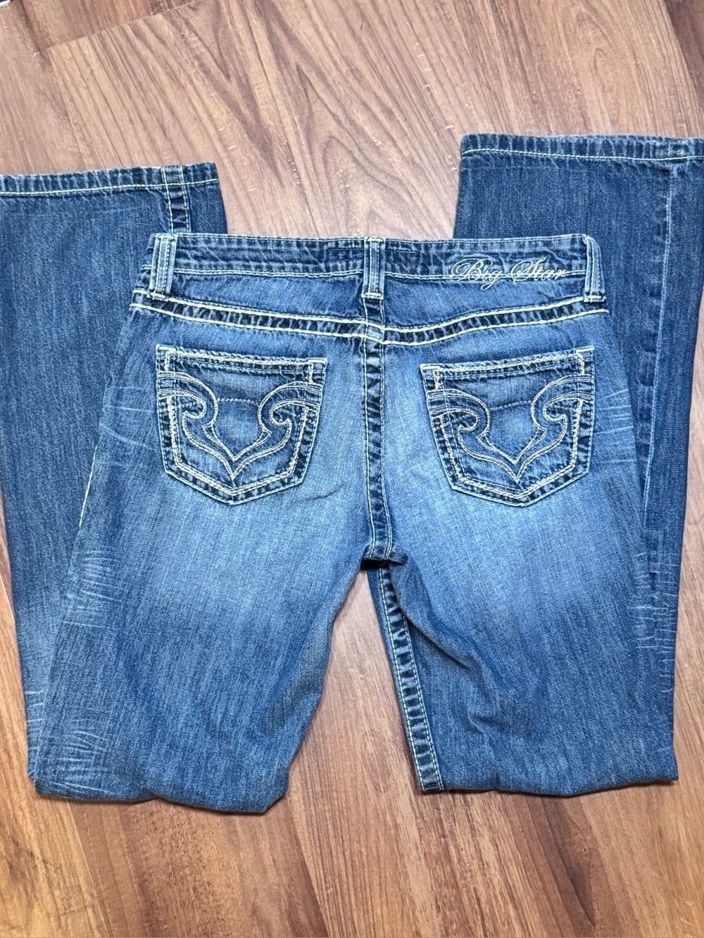Big Star Jeans Women's Blue Embroidered Pocket Jeans size 28L